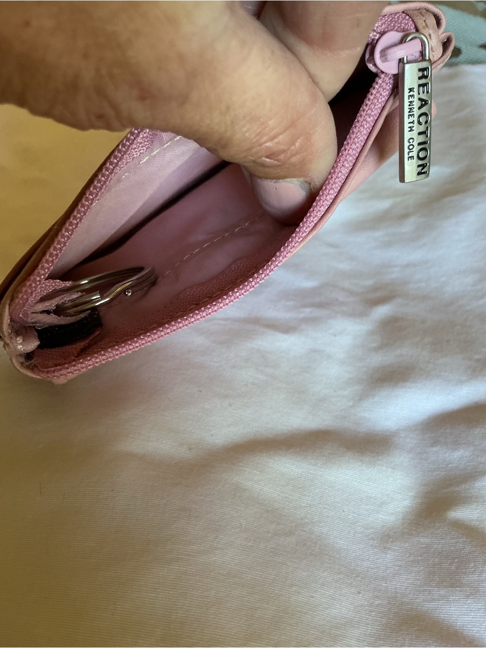 Kenneth Cole Reaction Pink Coin Pouch Wallet - Picture 4 of 4